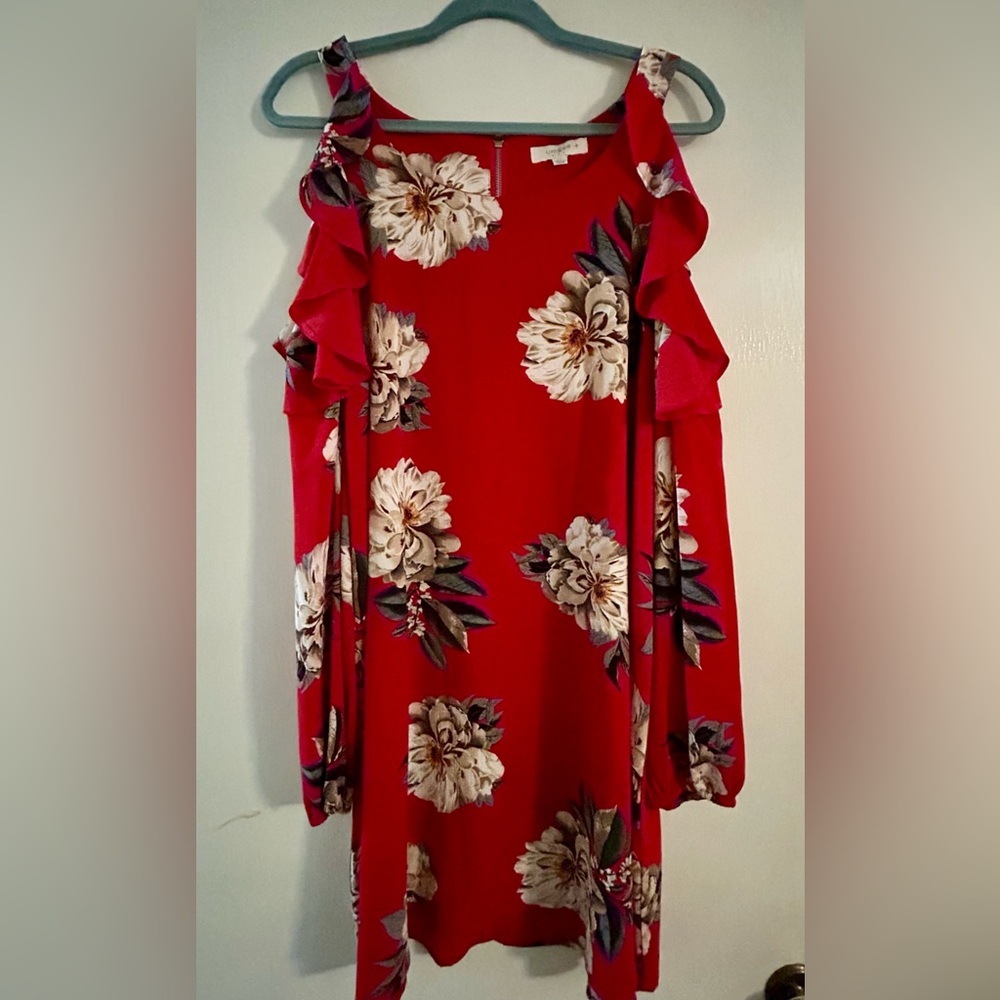 UMGEE X-Large NEW WITHOUT TAGS red floral cold should dress.